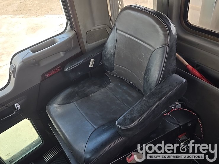 2014-kenworth-t880-image-117