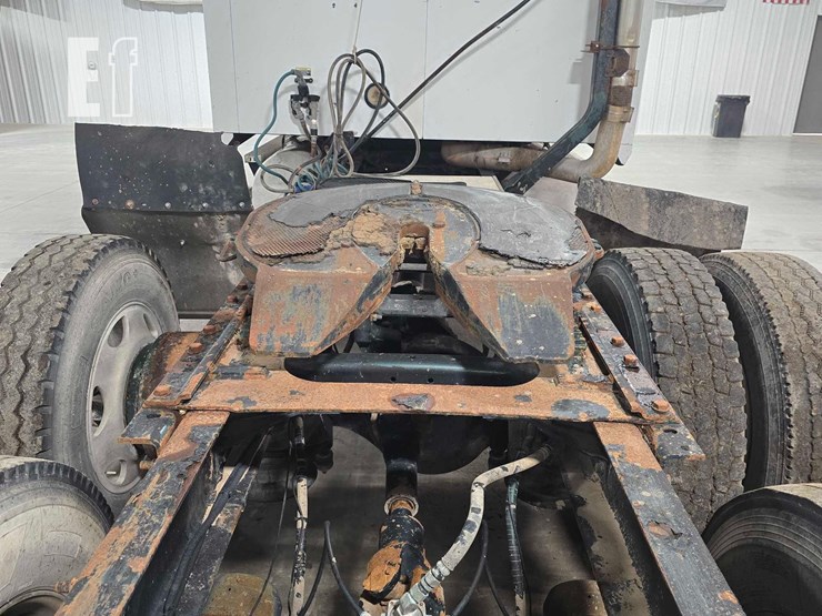 2004-mack-vision-cx613-image-23