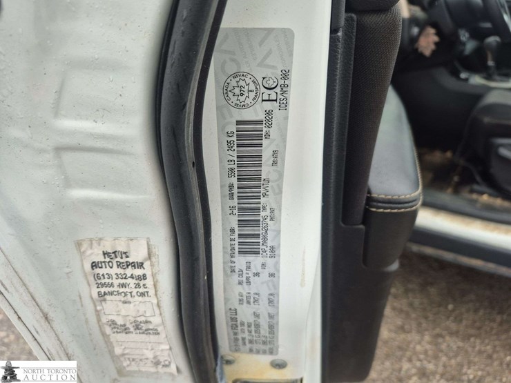 2016-jeep-cherokee-image-18