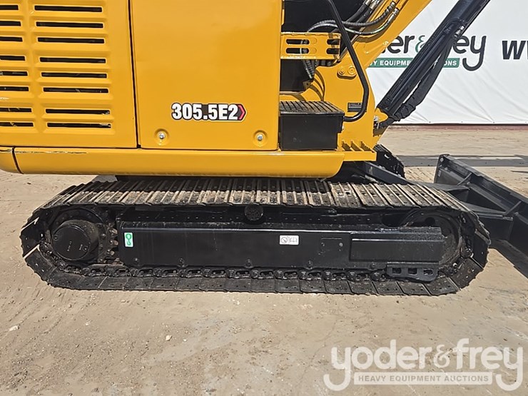 2018-caterpillar-305.5-image-15
