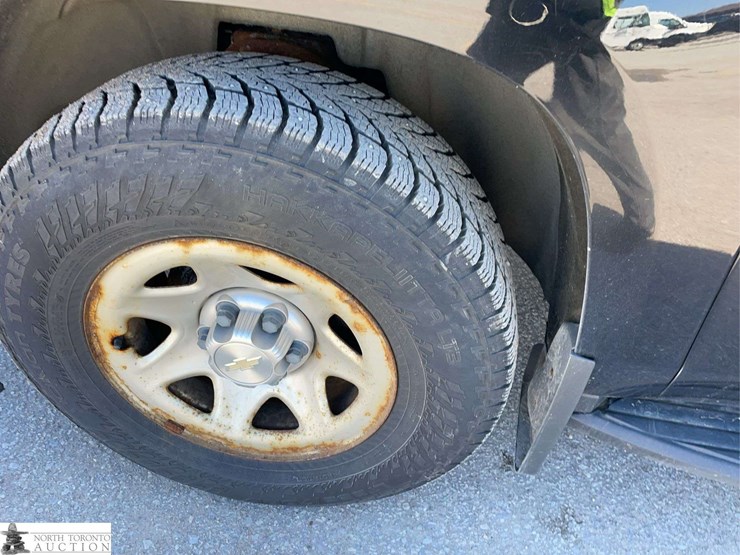 2019-chevrolet-suburban-image-26