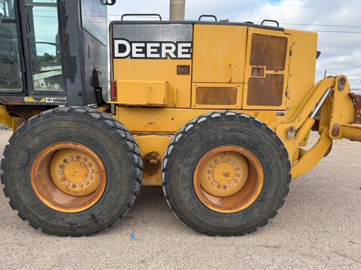 2005-deere-672d-image-8