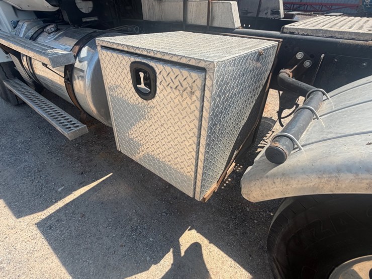 2016-western-star-4700-image-34