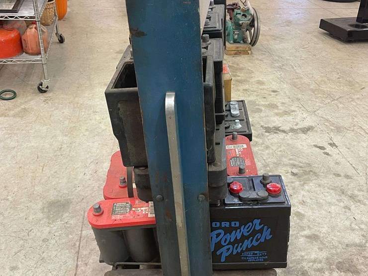 ford-battery-display-rack-image-7