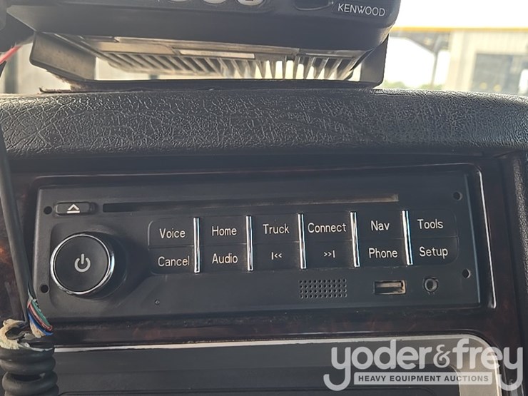 2014-kenworth-t800-image-140