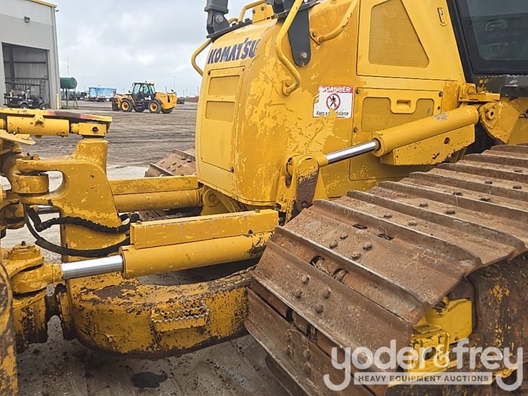 2014-komatsu-d61px-23-image-27