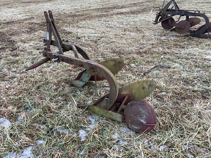 ferguson-12-oa-28-two-bottom-plow-image-3