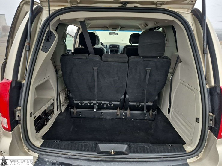 2015-dodge-grand-caravan-sxt-image-26