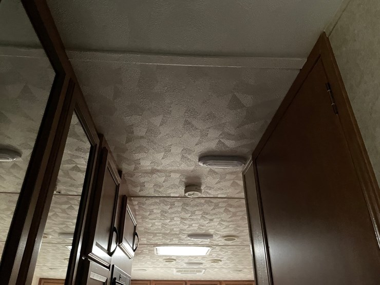 #201-•-2014-palomino-puma-253-fbs-27'-fifth-wheel-camper-(has-wi-title)-image-77