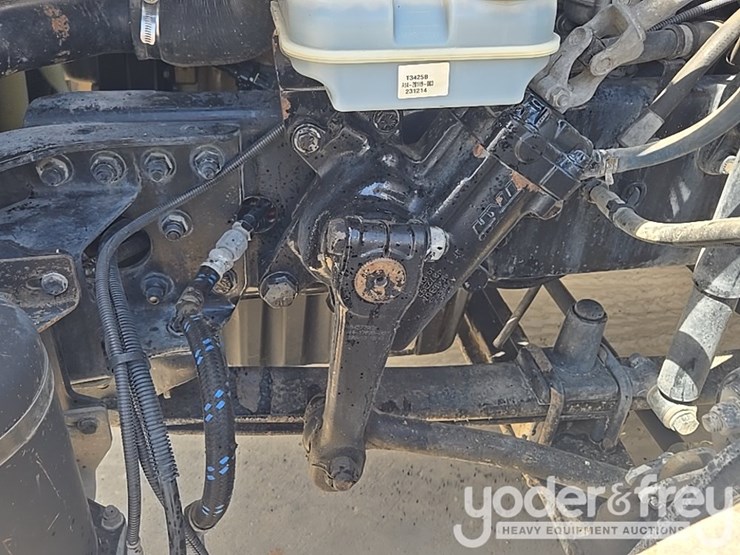 2011-freightliner-cascadia-125-image-43