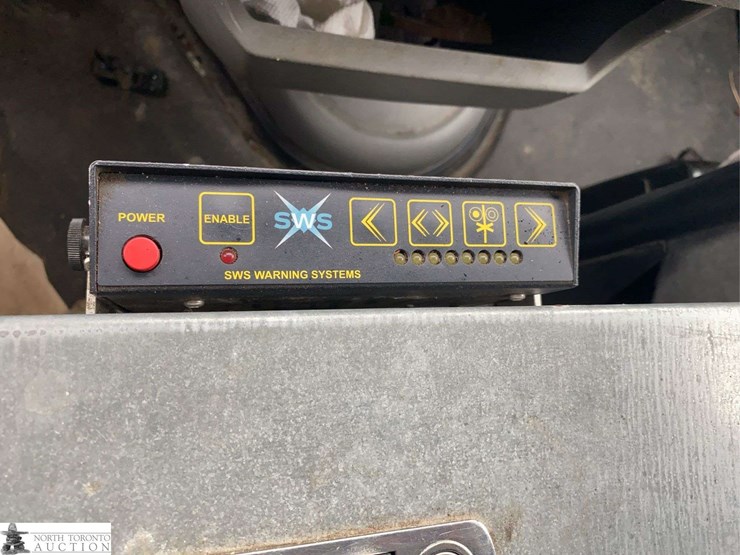 2011-ford-cargo-image-18