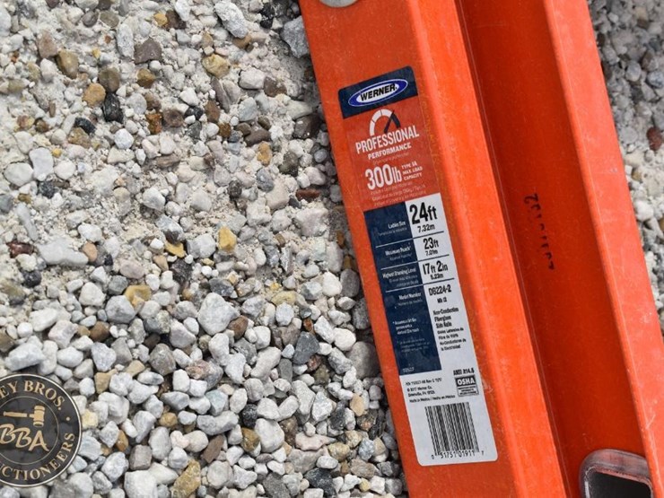 warner-24ft-fiberglass-extension-ladder-42915-image-2