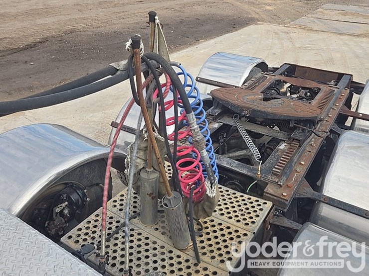 2014-kenworth-t800-image-41