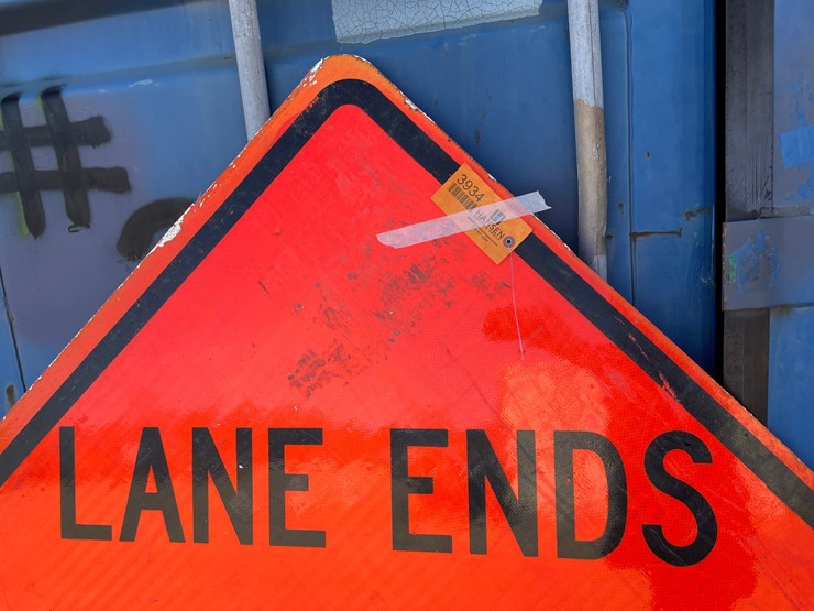 #3934-•-retired-fiberglass-road-signs-image-3