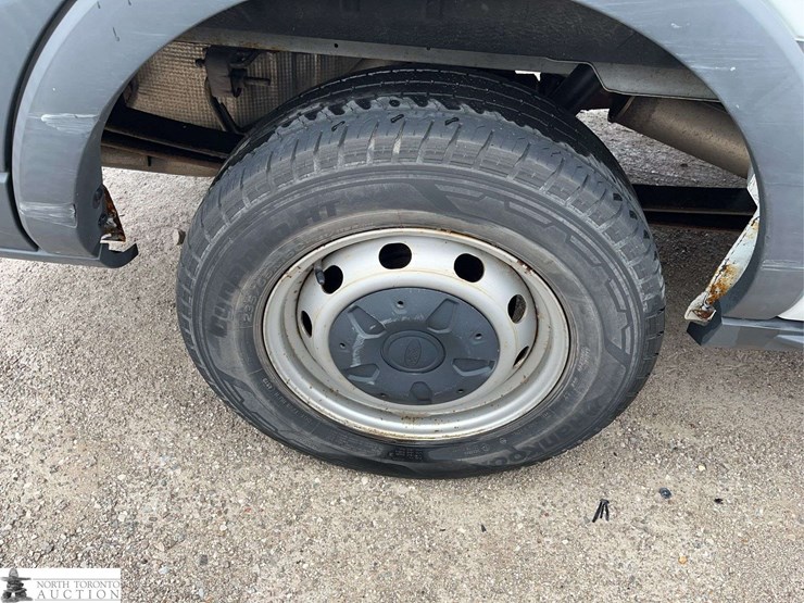 2017-ford-transit-image-14