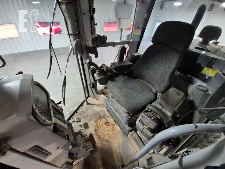 2009-caterpillar-120m-image-15