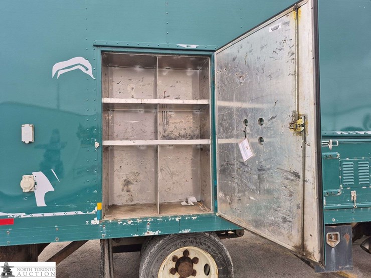 2016-isuzu-nqr-image-24