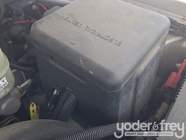 2002-chevrolet-silverado-2500hd-image-47