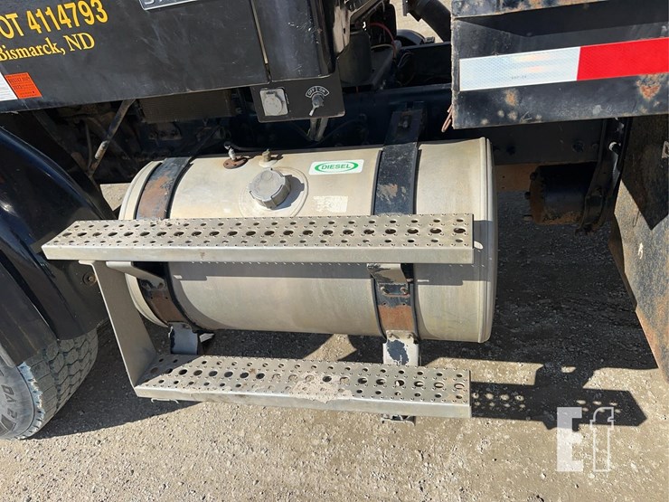 2005-sterling-lt9500-image-30