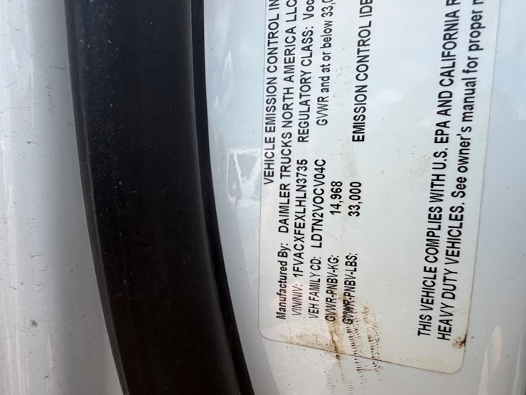 2020-freightliner-m2-106-image-34