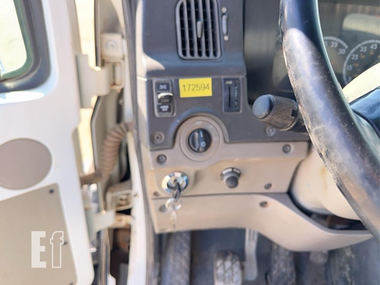 2005-sterling-lt9500-image-50