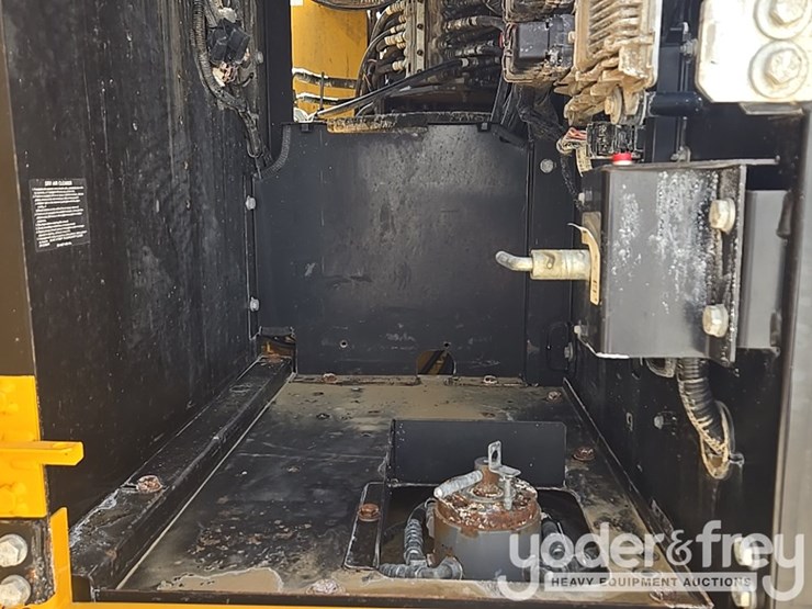 2017-deere-210g-lc-image-45