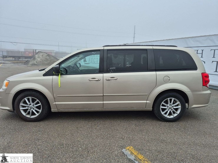 2015-dodge-grand-caravan-sxt-image-8