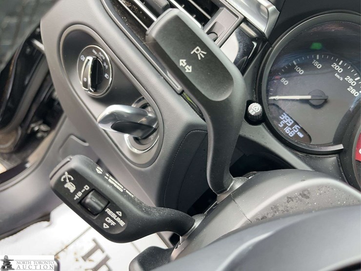 2024-porsch-macan-gts-image-24