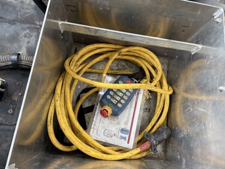 2011-freightliner-vac-con-t/a-vacuum-truck-image-37