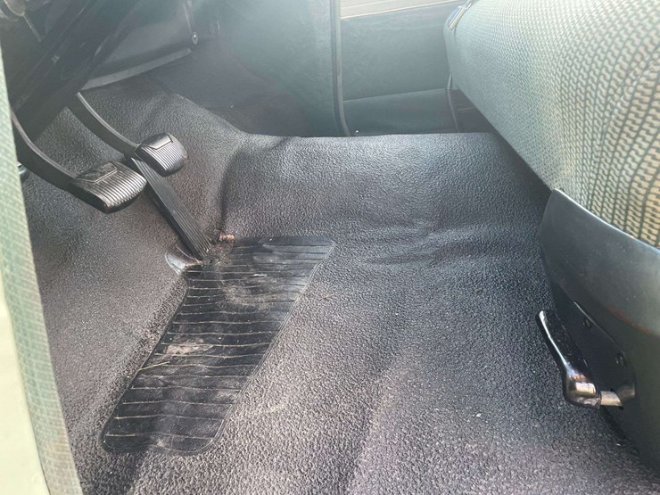 1953-ford-customline-sedan-image-48