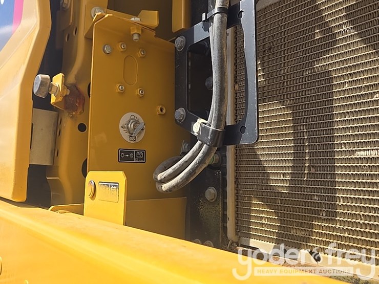 2019-caterpillar-336-image-40