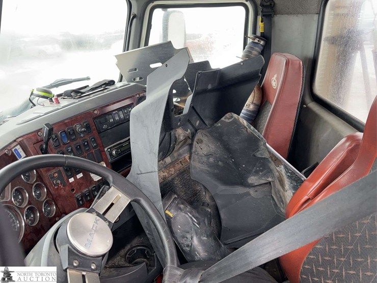 non-operable-2014-mack-pinnacle-t/a-day-cab-tractor-image-14