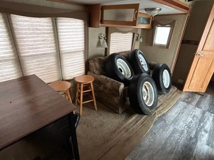 2010-gulf-stream-innsbruck-supreme-lodge-40tbs-t/a-image-84