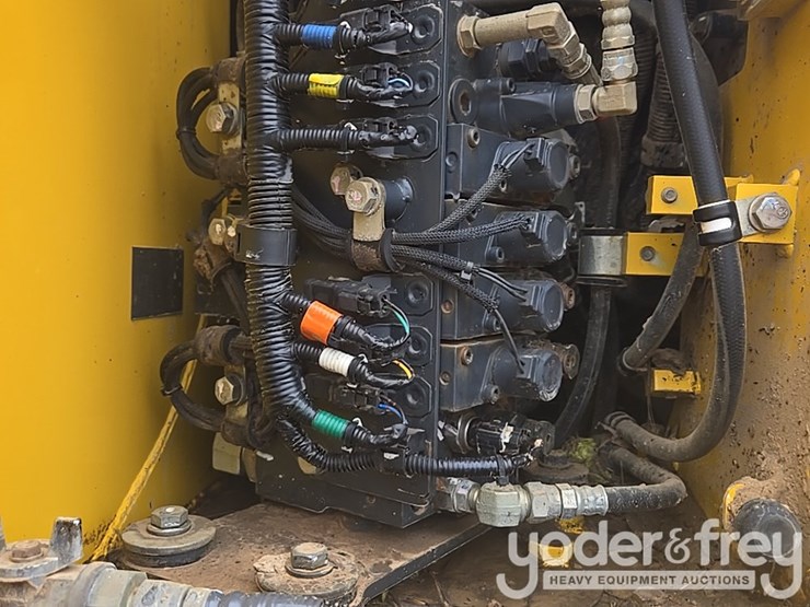 2014-komatsu-d61px-23-image-54