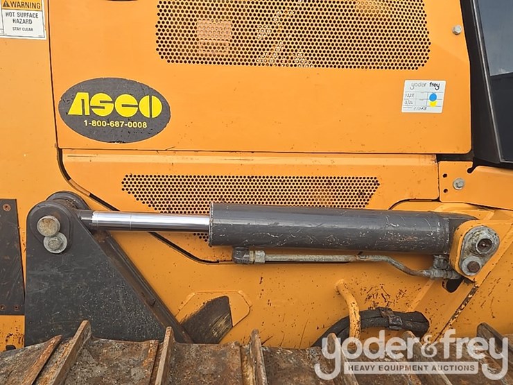 2016-case-750m-image-32