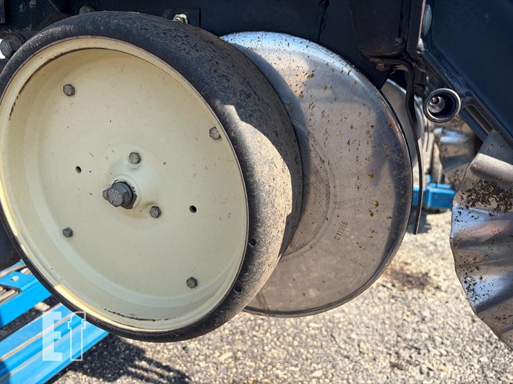 1999-kinze-2600-image-10