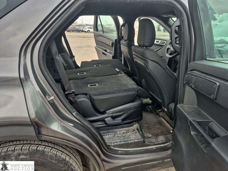 2020-ford-explorer-image-28