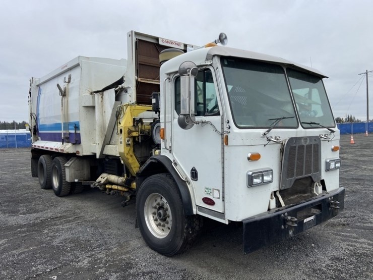 2014-peterbilt-320-image-8