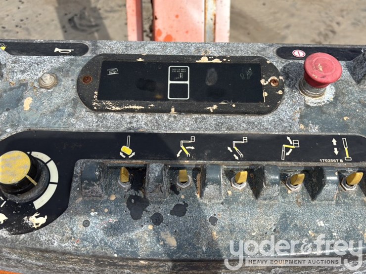 2014-jlg-800aj-image-41