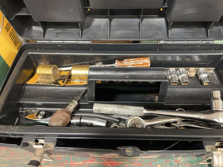 box-of-sockets-&-screwdrivers-image-2