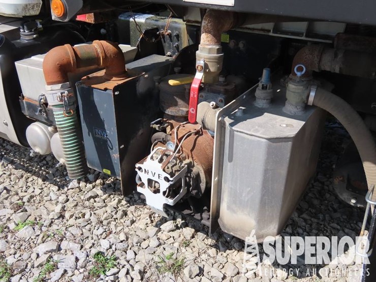 (x)-(6-5)-2015-mack-gu713-3-axle-vac-truck-w/-day...-image-5