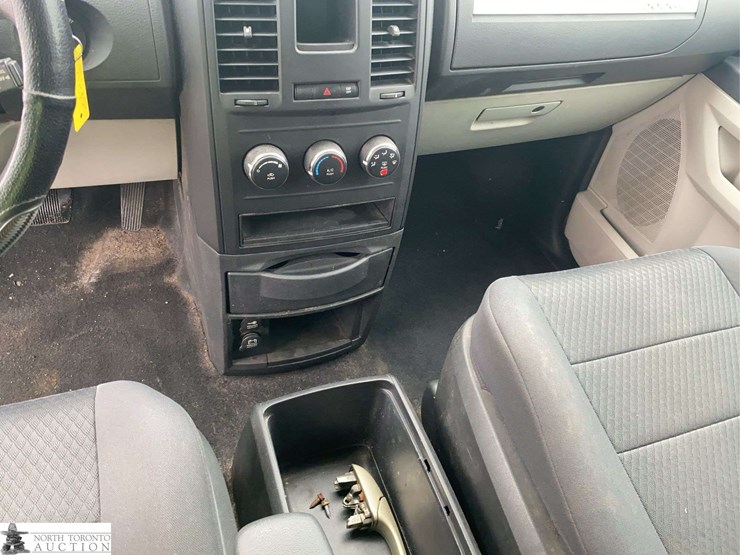 2010-dodge-grand-caravan-se-image-17