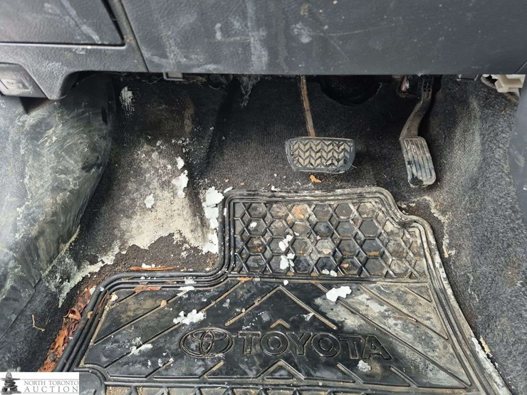 2009-toyota-yaris-base-4dr-sedan-4a-image-19