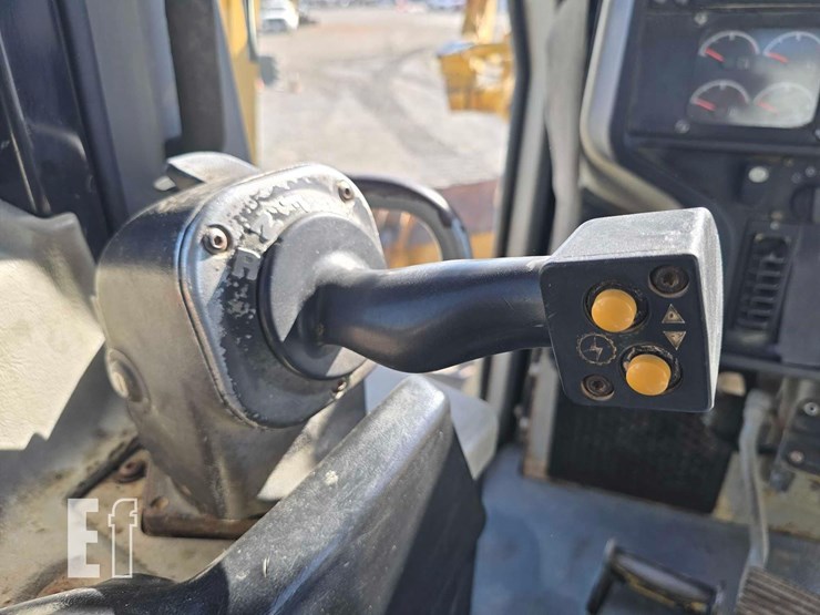 2006-caterpillar-d6r-xl-iii-image-16