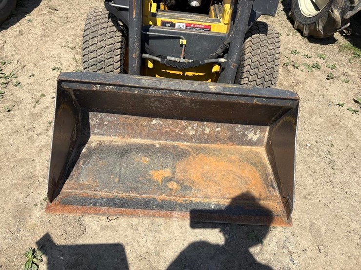 new-holland-l125-image-10