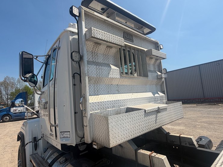 2016-western-star-4700-image-35