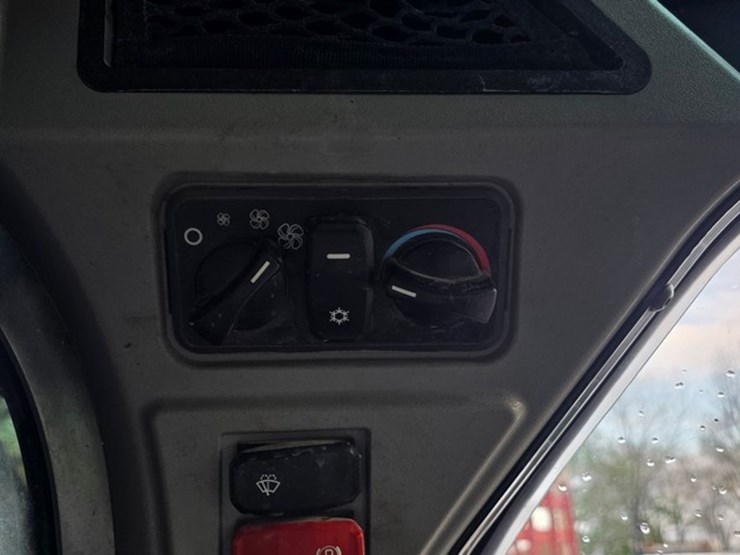 2022-caterpillar-272d3-image-53