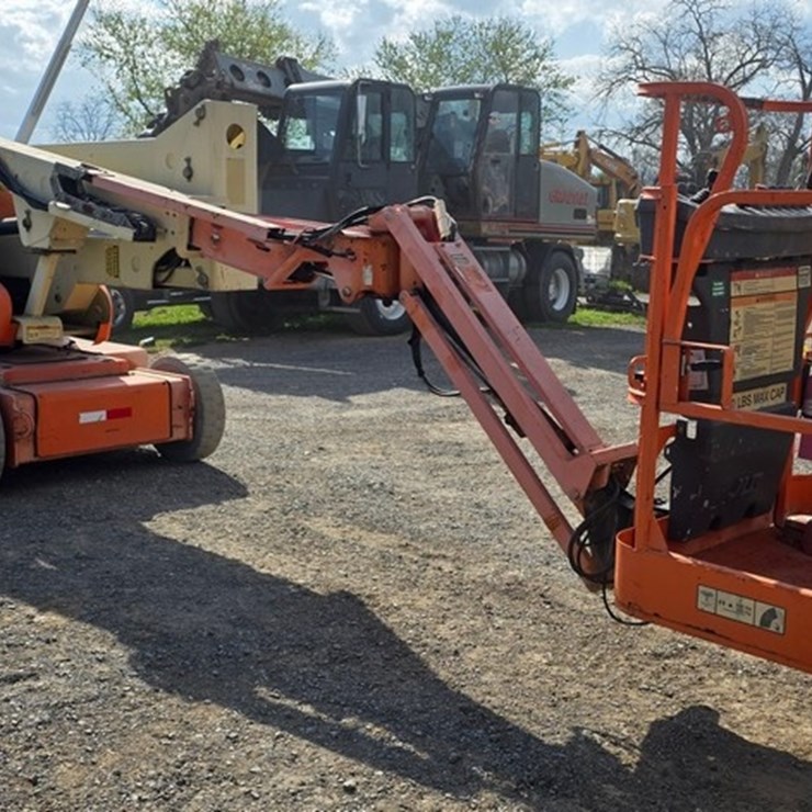 JLG E400AJP