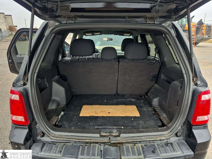 2010-ford-escape-image-27