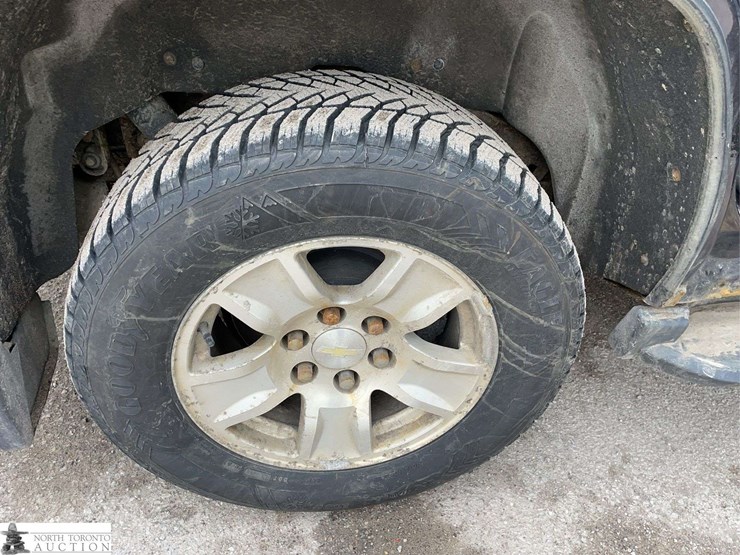 2017-chevrolet-tahoe-image-21